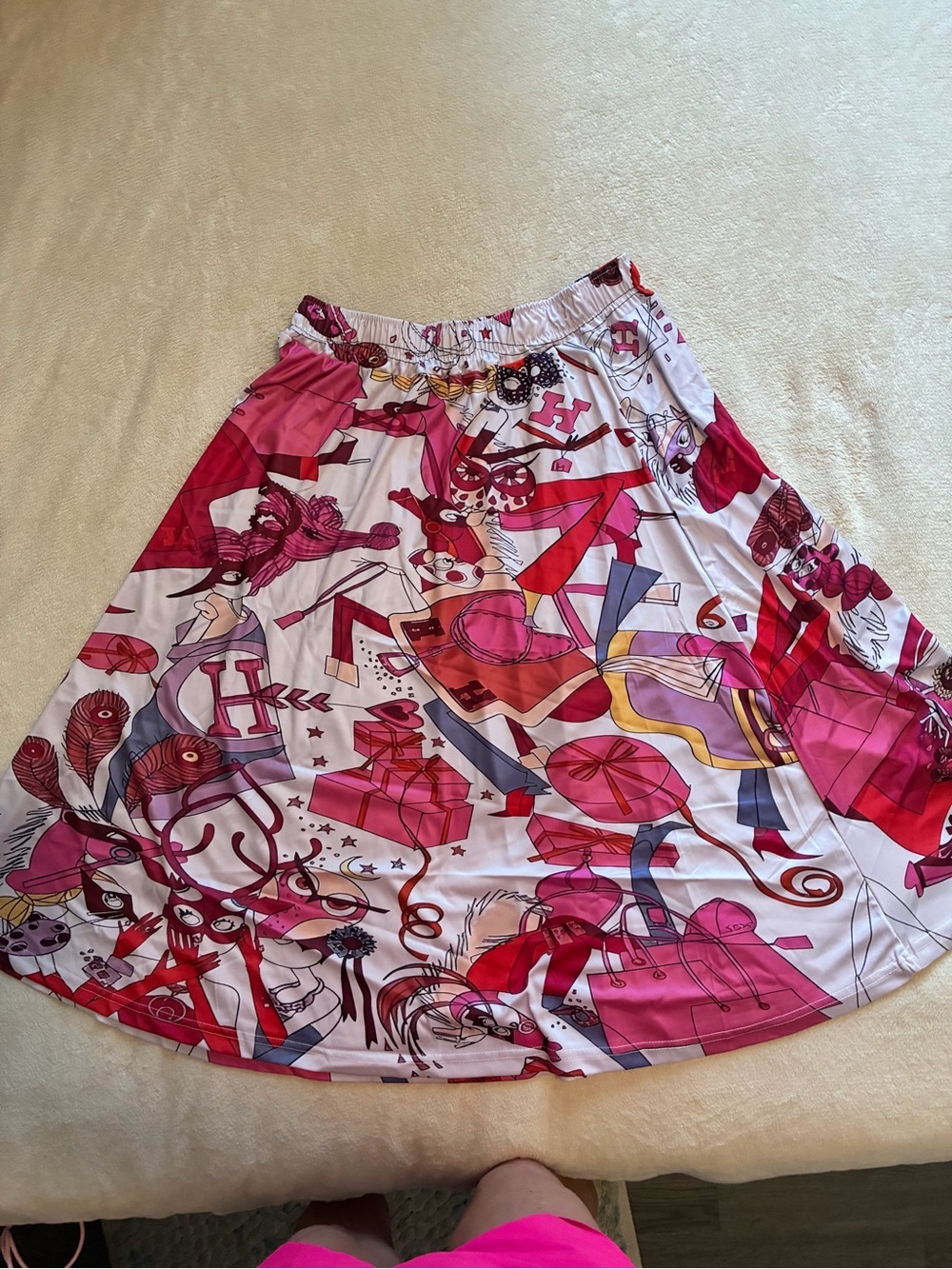 Women's Pink Graphic Print A-Line Skirt NWOT can be used as a cape too!
